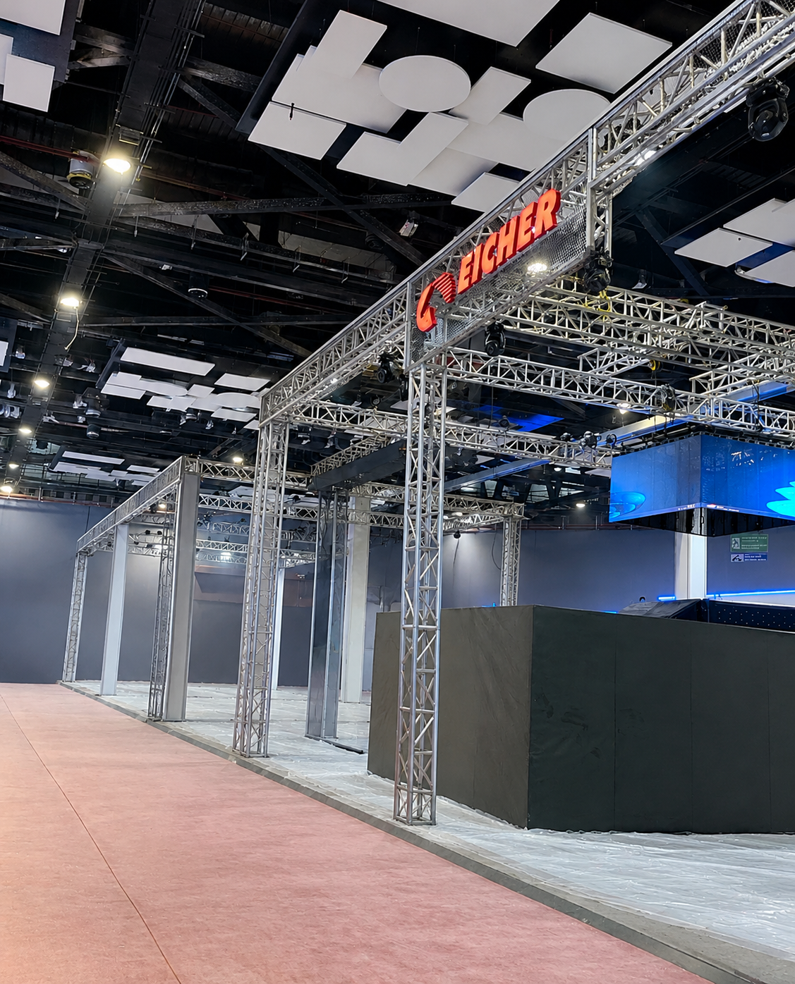 Stage truss setup