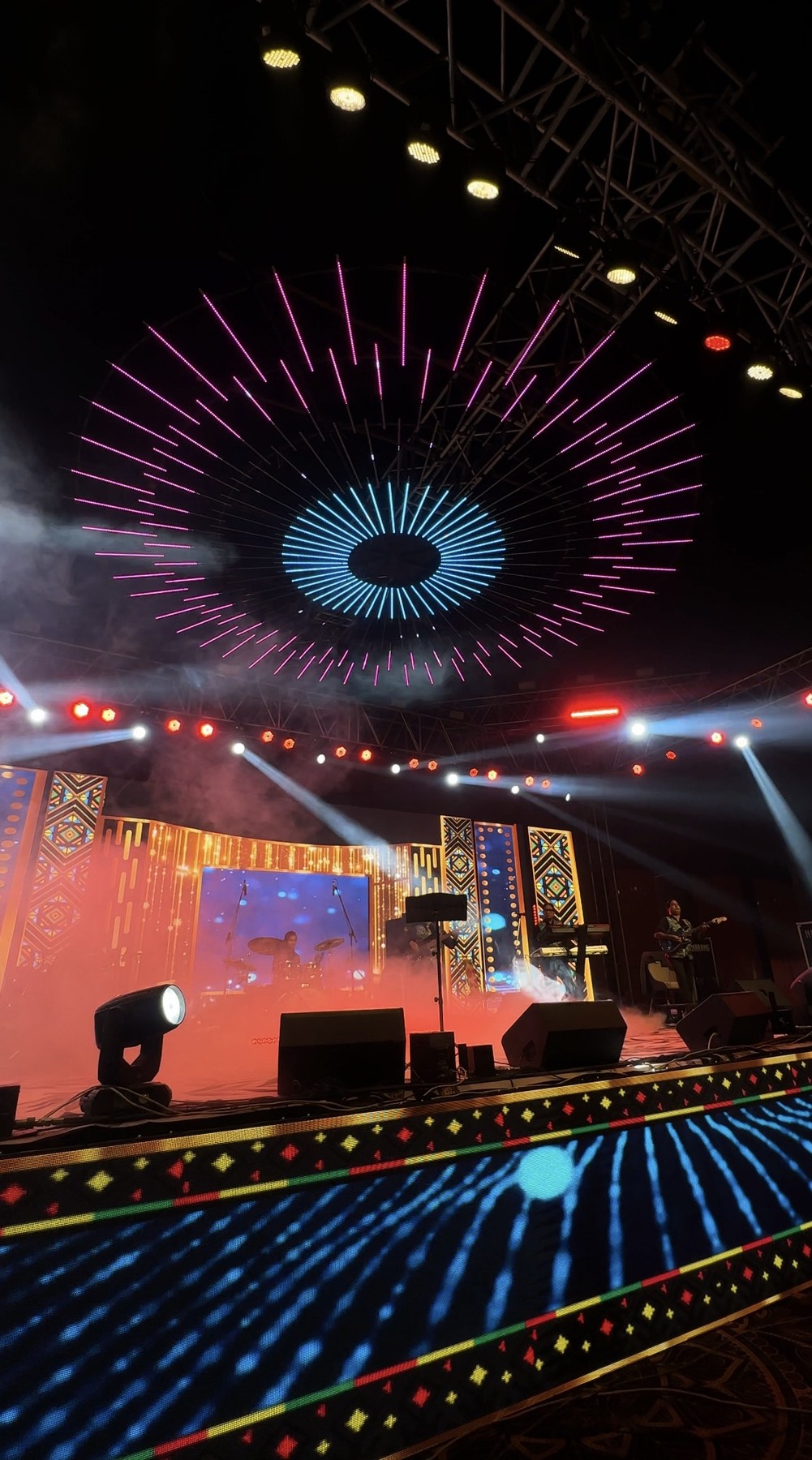Outdoor truss setup
